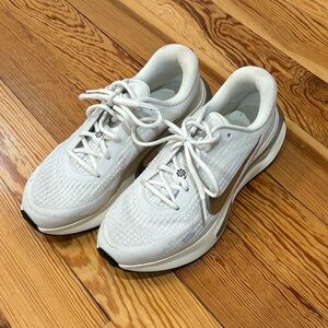 Nike Journey ComfiRide size 9.5